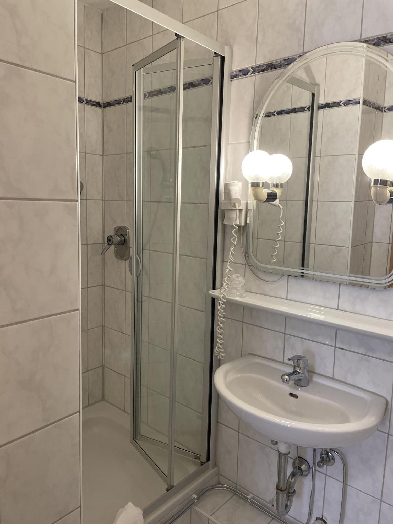 Hotel Koenig Humbert Erlangen Quarto foto